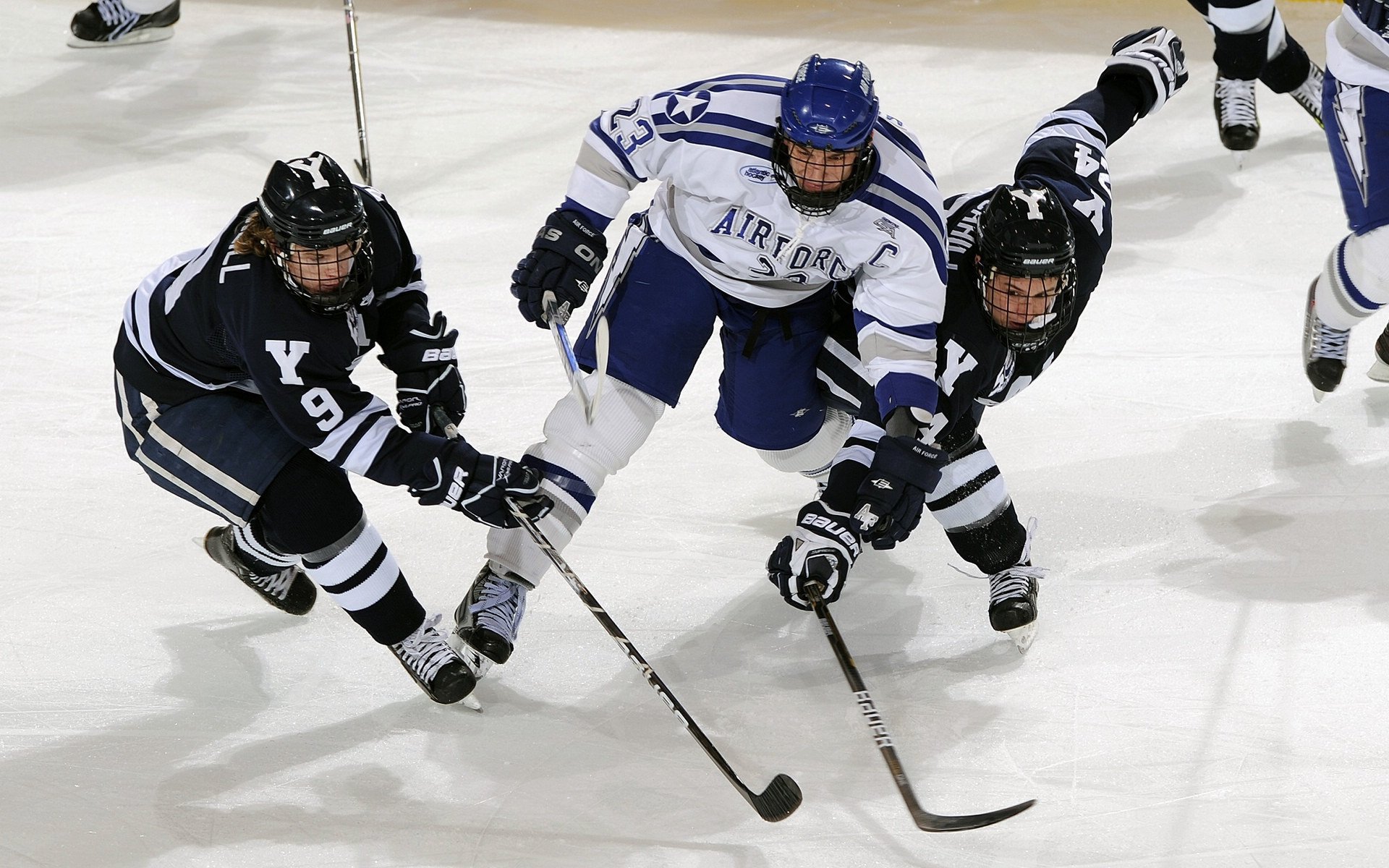 欧宝体育官方 -热刺首回合鏖战休斯顿火箭，欧文砍下10记关键球，全场沸腾